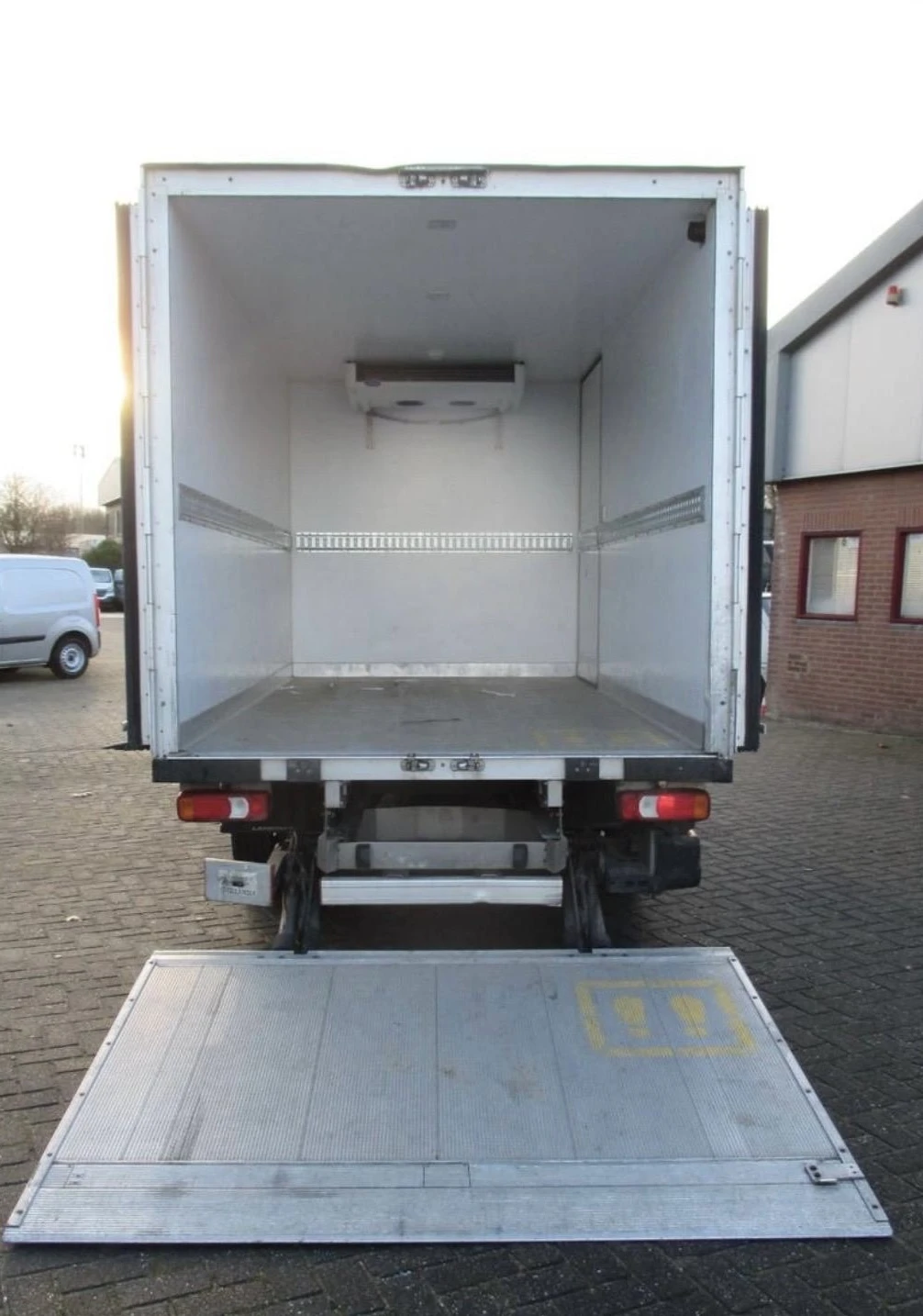 Iveco 35c18 3.0* HI-MATIC* ХЛАДИЛЕН-25* БОРД+ ВРАТИ* ТОК* КЛИМ - изображение 5