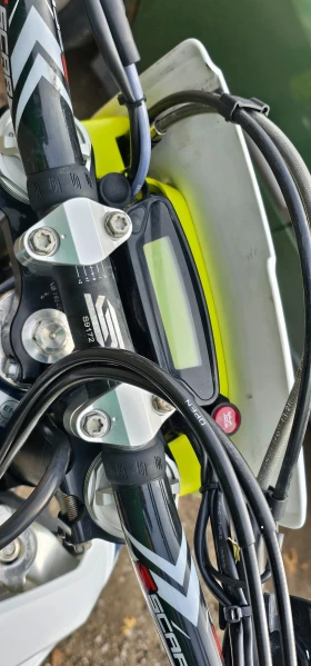 Обява за продажба на Husqvarna TE TPI 300  136 часа 20 от ремонт  ~11 700 лв. - изображение 5 | Auto.bg Обява за продажба на Husqvarna TE TPI 300  136 часа 20 от ремонт  ~11 700 лв. - изображение 5