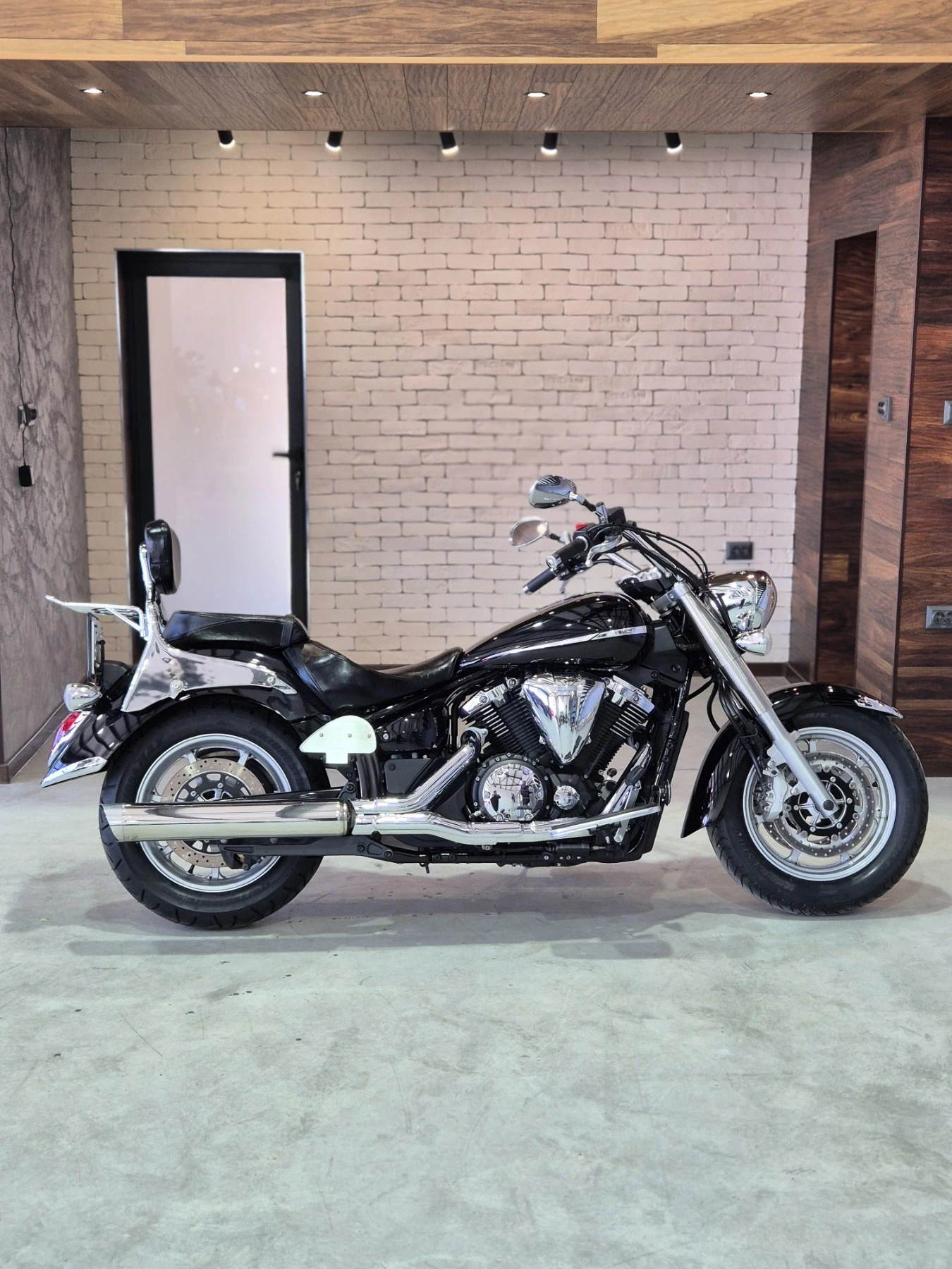 Yamaha Xvs 1300 Midnight Star КАТО НОВ! Нов внос ШВЕЙЦАРИЯ!!!, снимка 4 - Мотоциклети и мототехника - 54111816