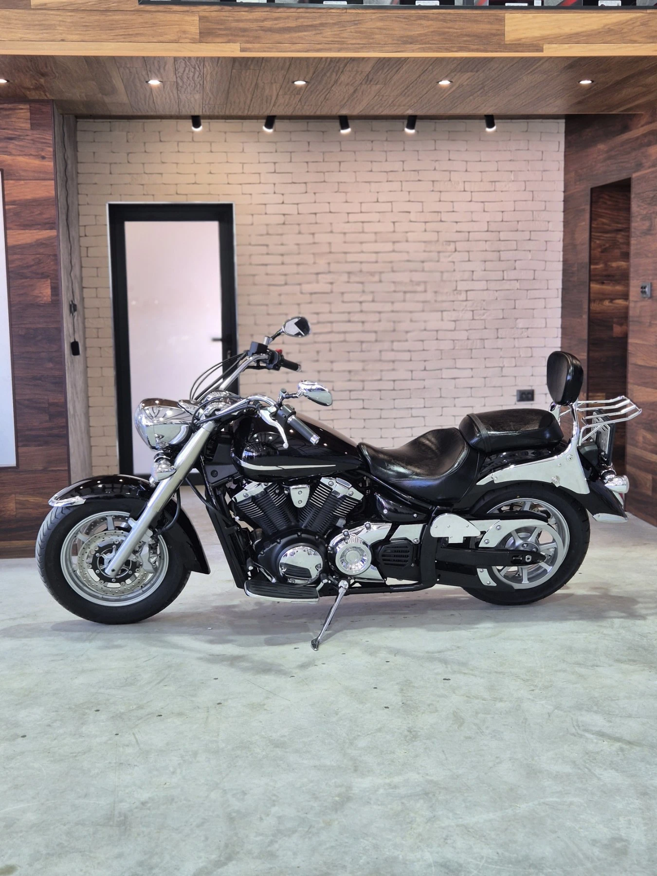 Yamaha Xvs 1300 Midnight Star КАТО НОВ! Нов внос ШВЕЙЦАРИЯ!!!, снимка 8 - Мотоциклети и мототехника - 54111816