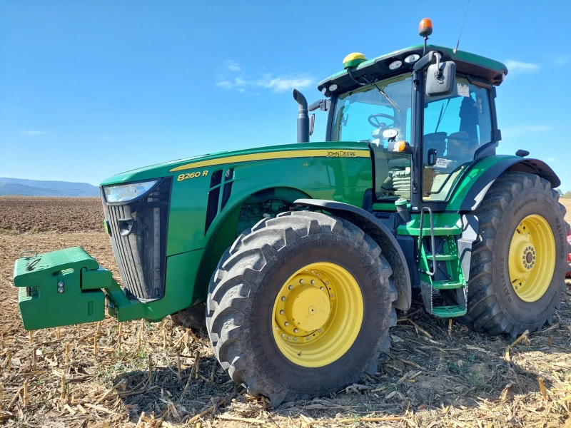 Трактор John Deere 8260R, снимка 1 - Селскостопанска техника - 47328347