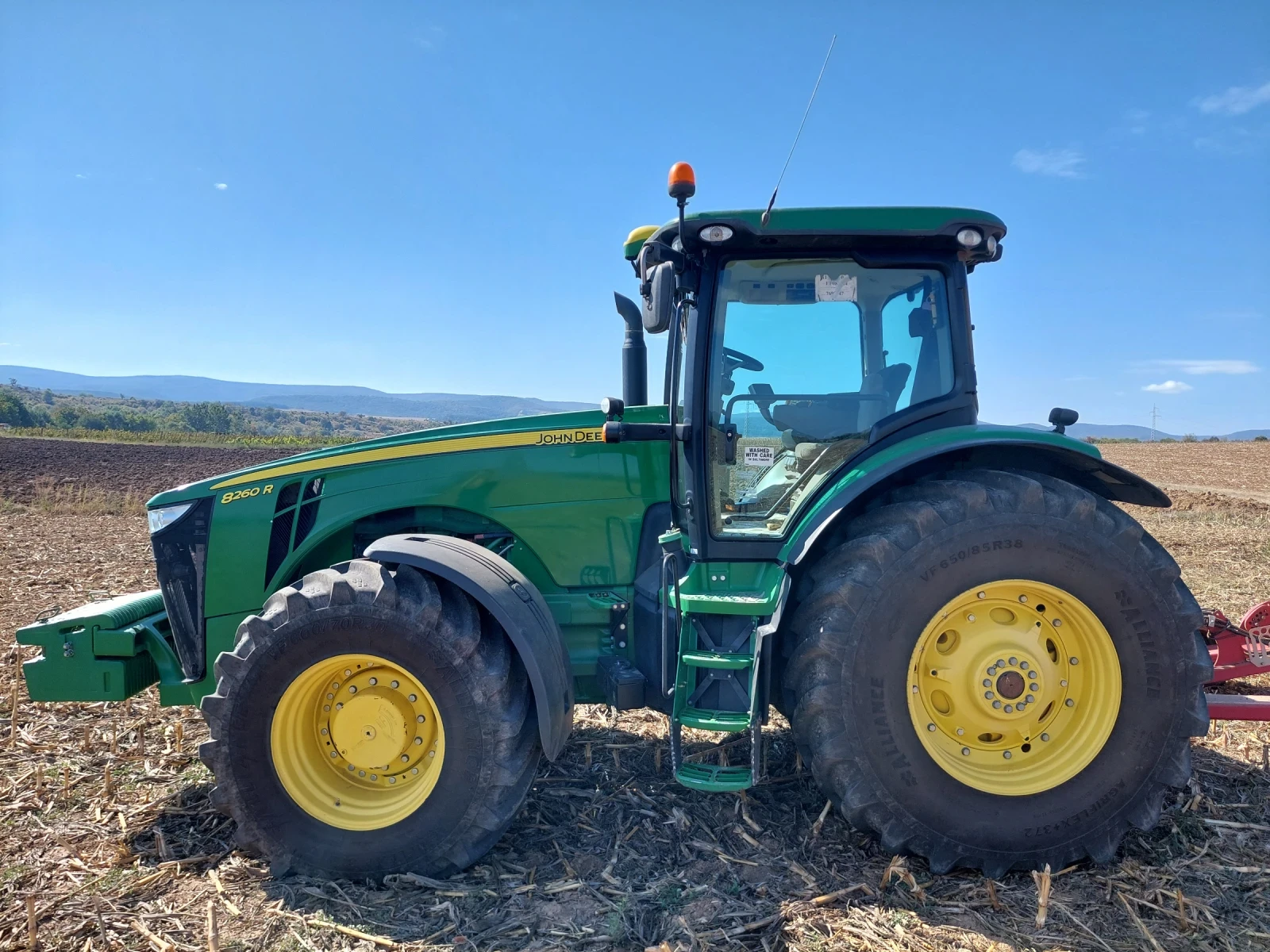 Трактор John Deere 8260R - изображение 6