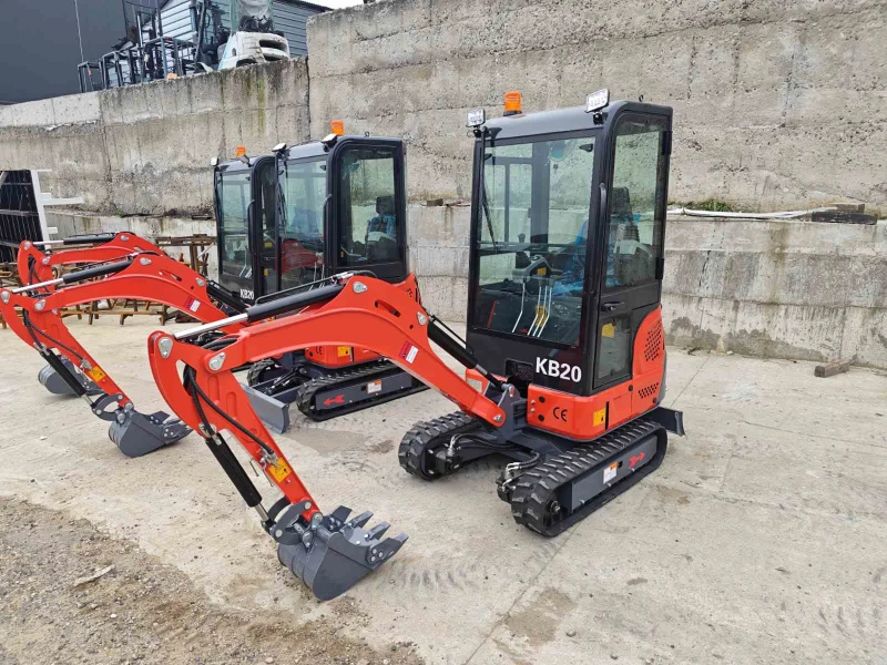 Багер Kobelco 2 TON чисто  НОВ 3 цилиндъра, снимка 11 - Индустриална техника - 53165084