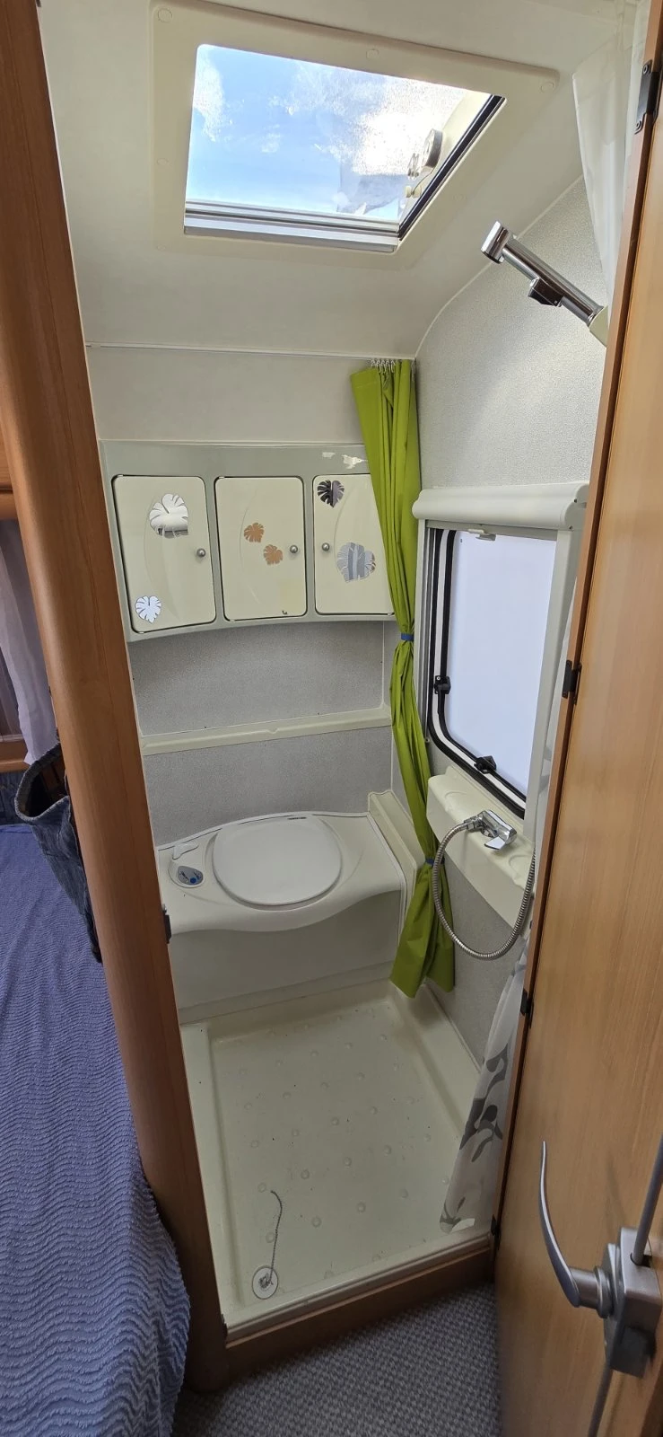 Каравана TEC Travel king, снимка 9 - Каравани и кемпери - 55559514