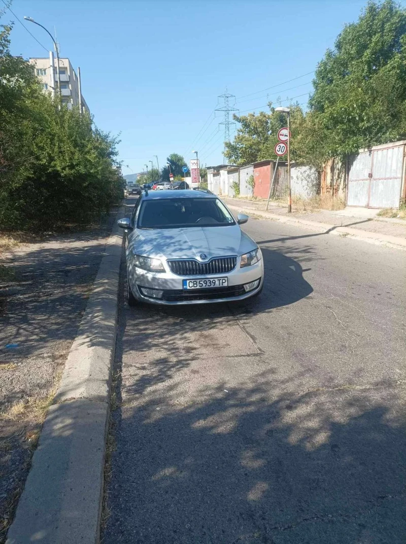 Skoda Octavia 1.6, снимка 8 - Автомобили и джипове - 48645769