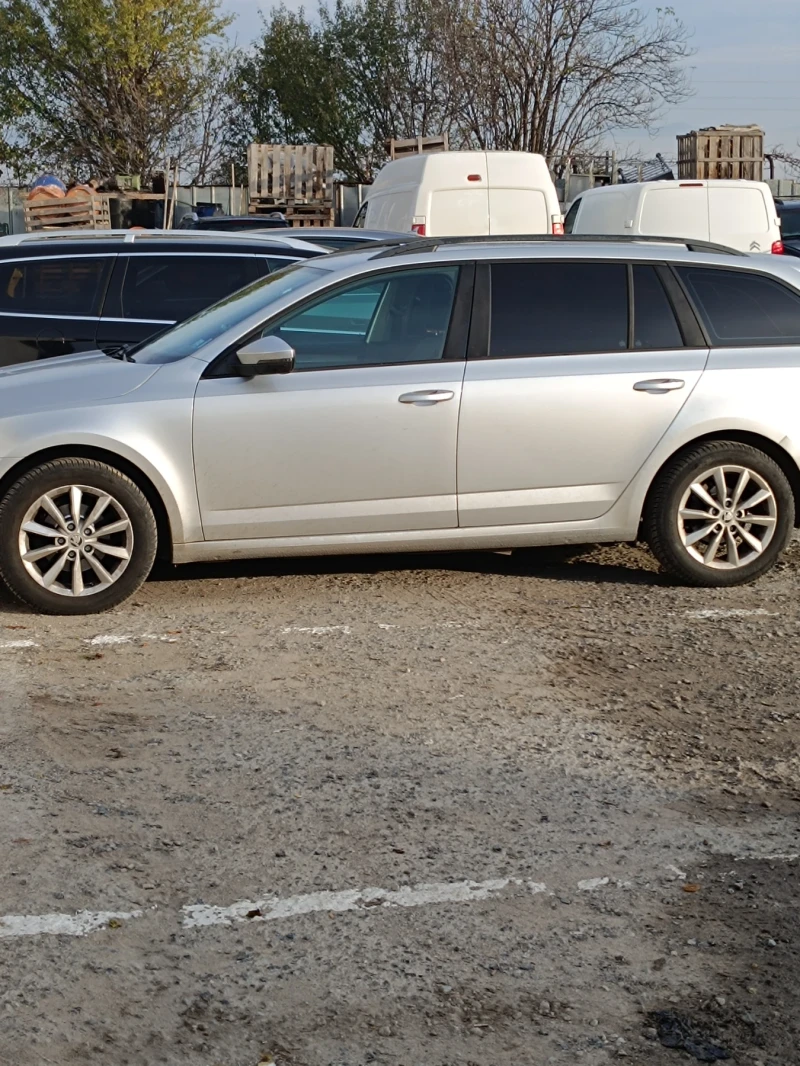 Skoda Octavia 1.6, снимка 4 - Автомобили и джипове - 48645769