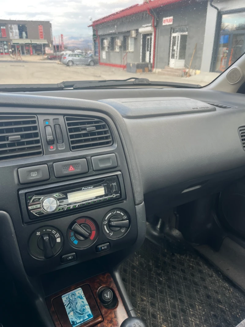 Nissan Primera Седан, снимка 11 - Автомобили и джипове - 49273604