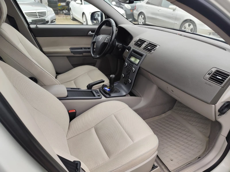 Volvo V50 1.6 дизел , снимка 12 - Автомобили и джипове - 53462075