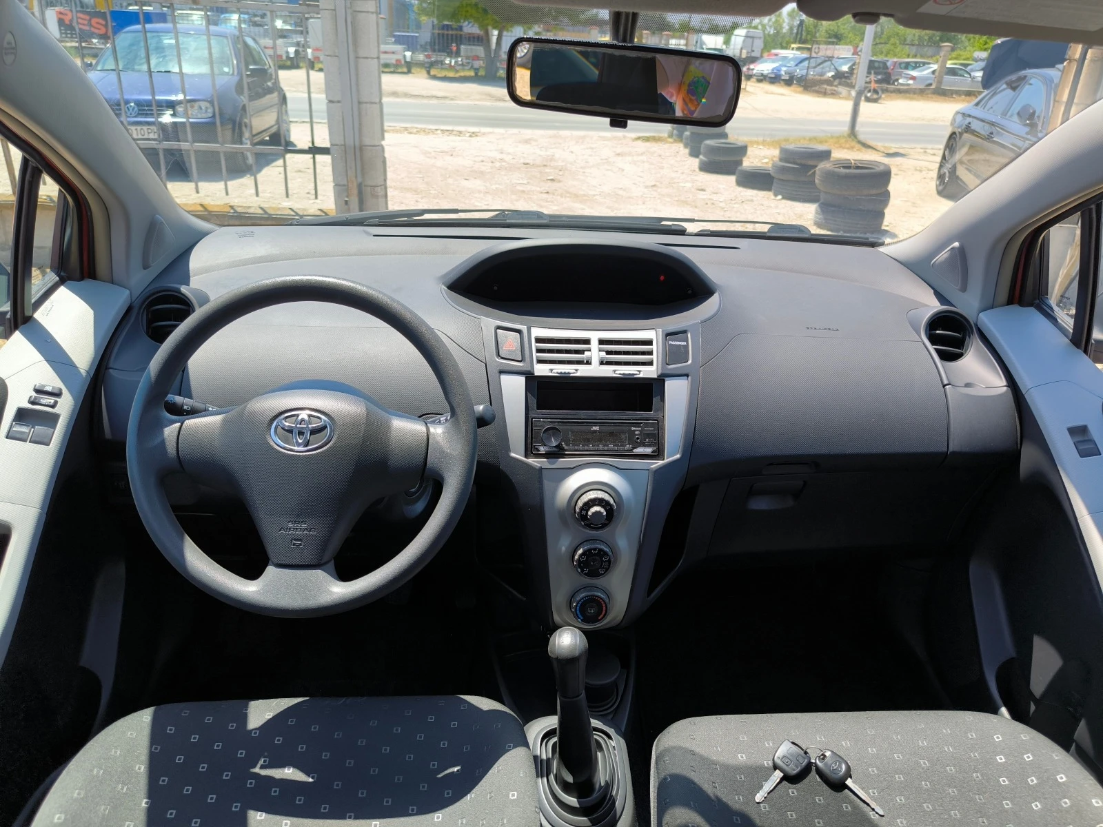 Toyota Yaris 1.0 vvti - изображение 8