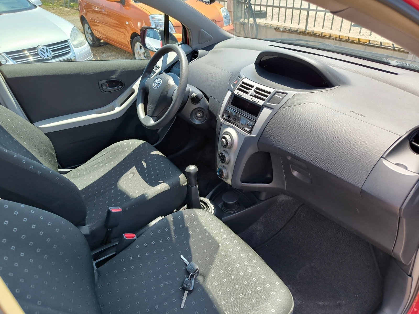 Toyota Yaris 1.0 vvti - изображение 9