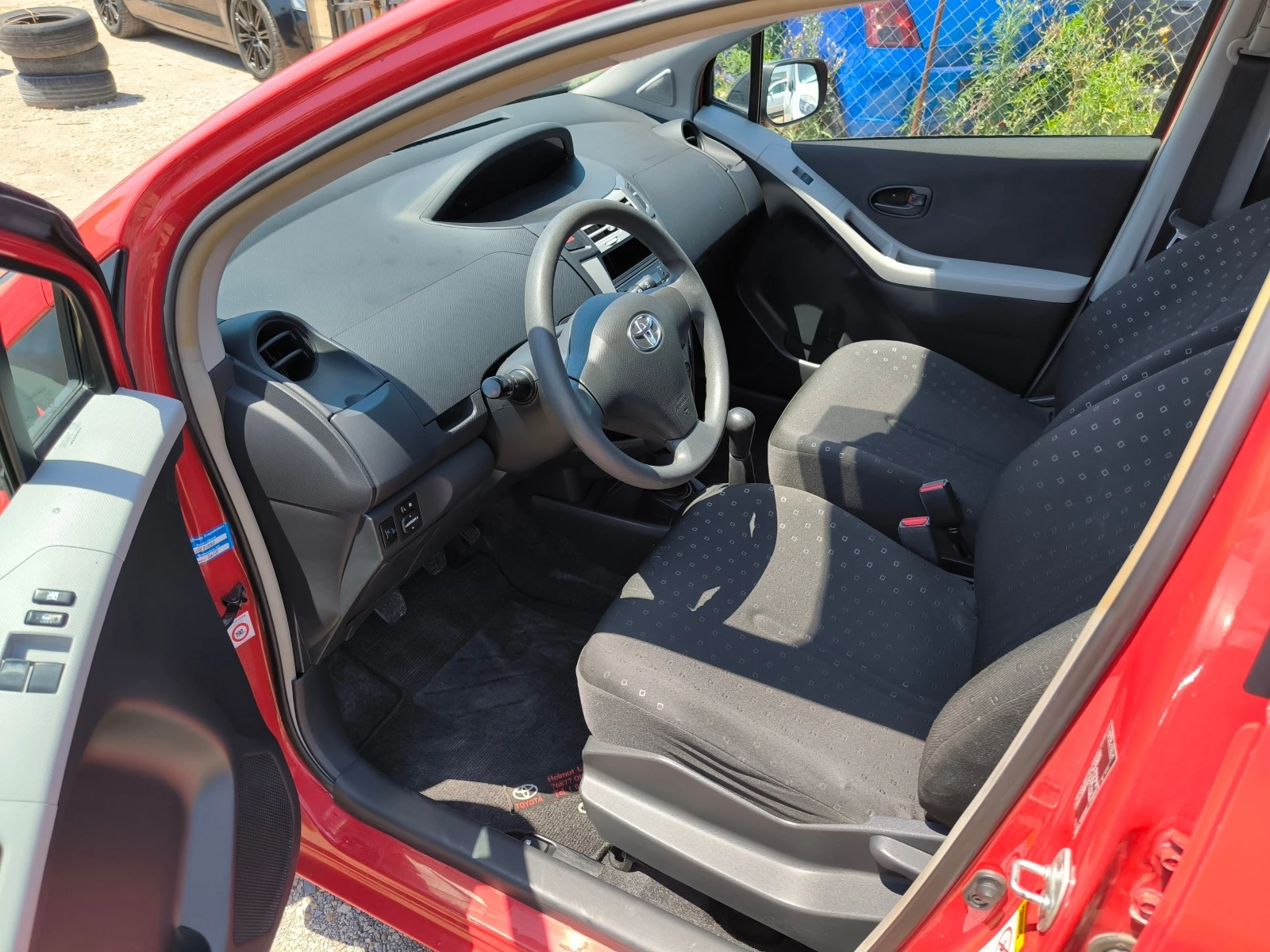 Toyota Yaris 1.0 vvti - изображение 7