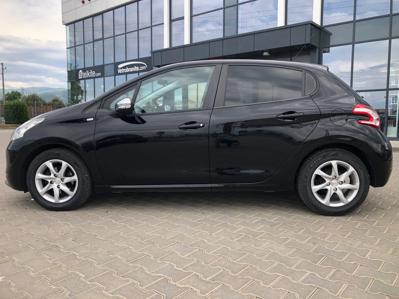 Peugeot 208 1.2 VTI - изображение 9