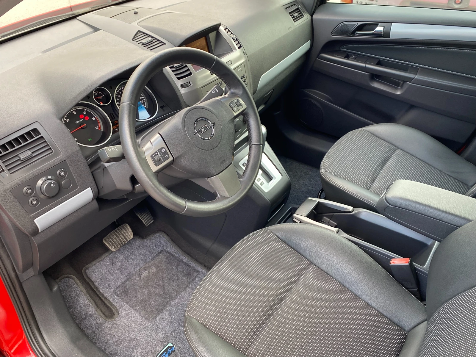 Opel Zafira 1.9CDTi-105000km!!!АВТОМАТИК-COSMO-XENON-EURO4-150 - изображение 8