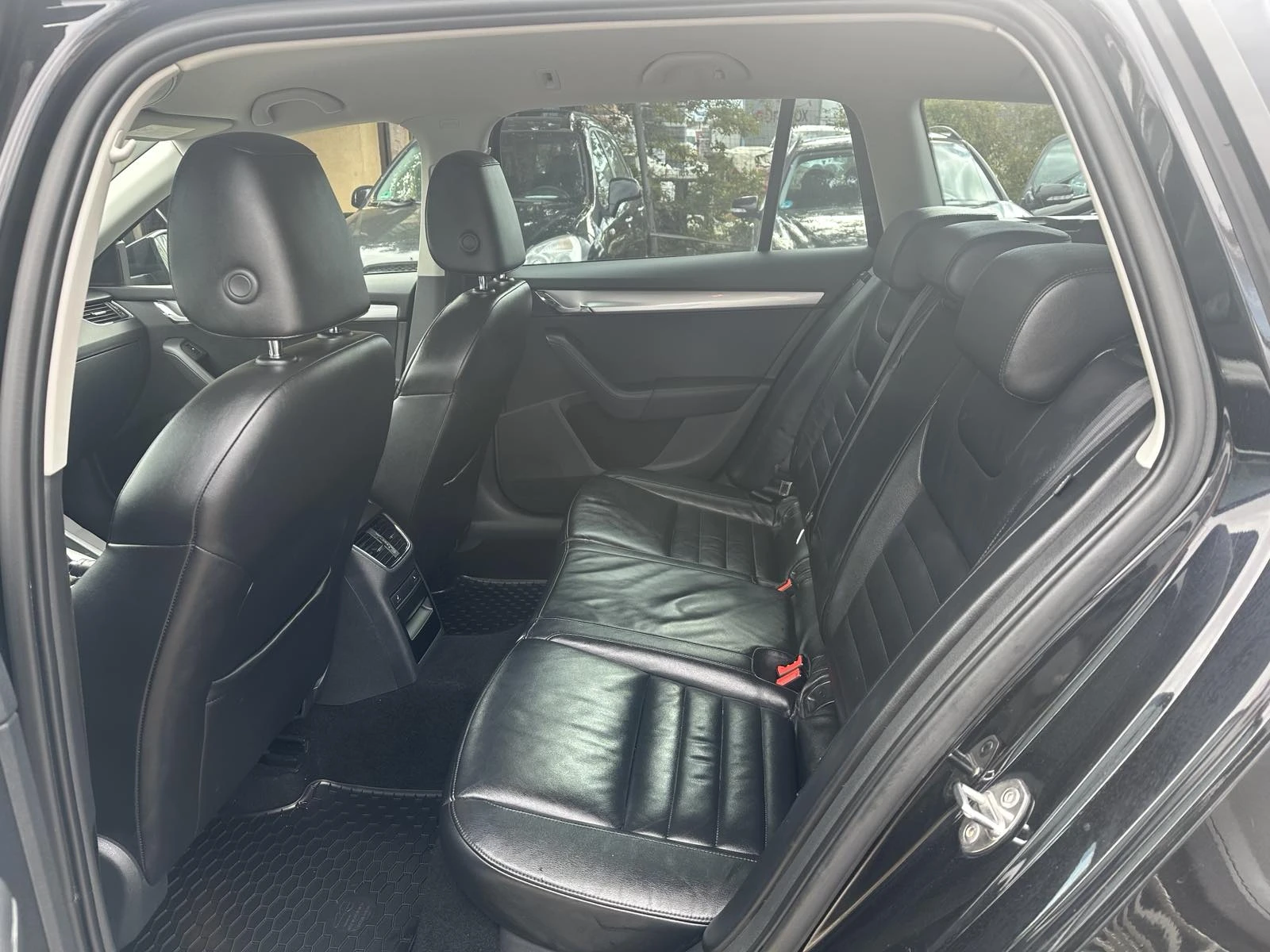 Skoda Octavia 1.8TSI 4x4 Автоматик  - изображение 10