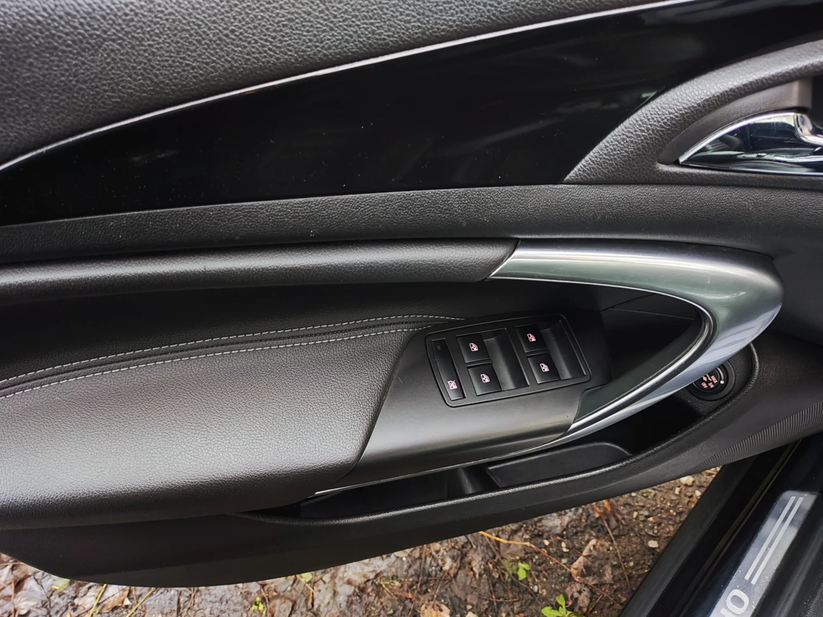 Opel Insignia, снимка 4 - Автомобили и джипове - 53758742