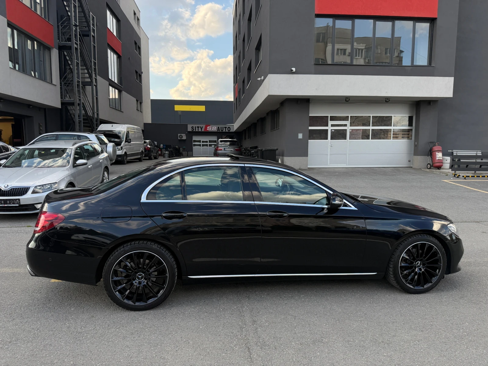 Mercedes-Benz E 220 D, снимка 14 - Автомобили и джипове - 54133288