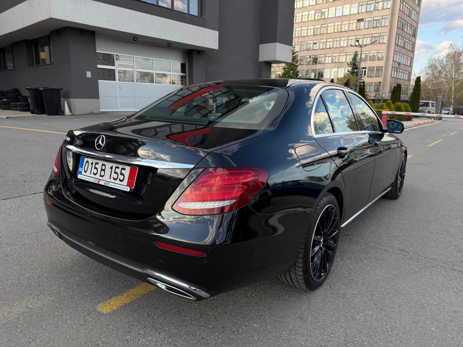 Mercedes-Benz E 220 D, снимка 6 - Автомобили и джипове - 54133288