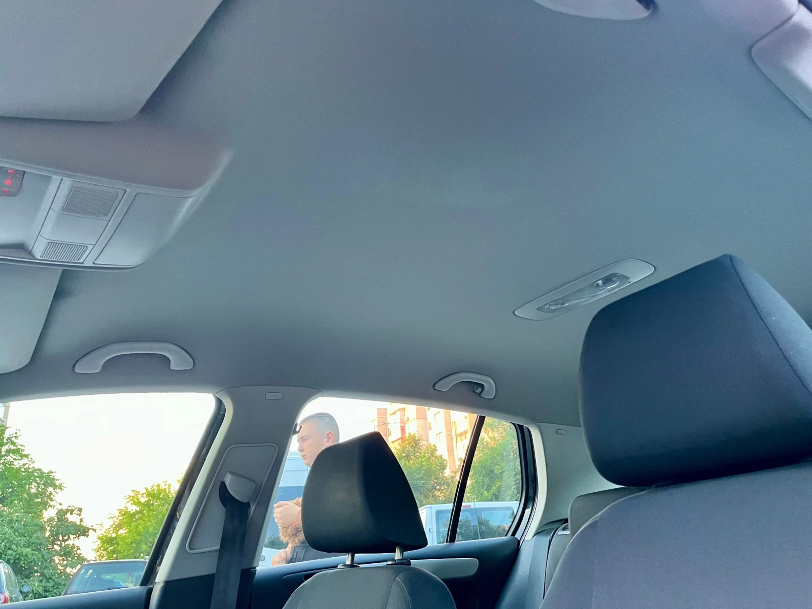 VW Golf 1.6 TDI, снимка 8 - Автомобили и джипове - 54867792