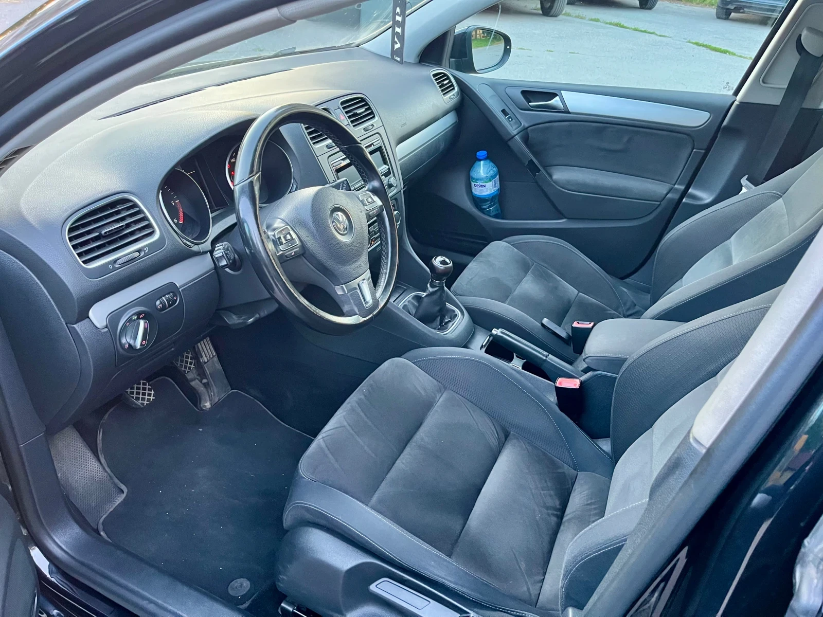 VW Golf 1.6 TDI, снимка 6 - Автомобили и джипове - 54867792