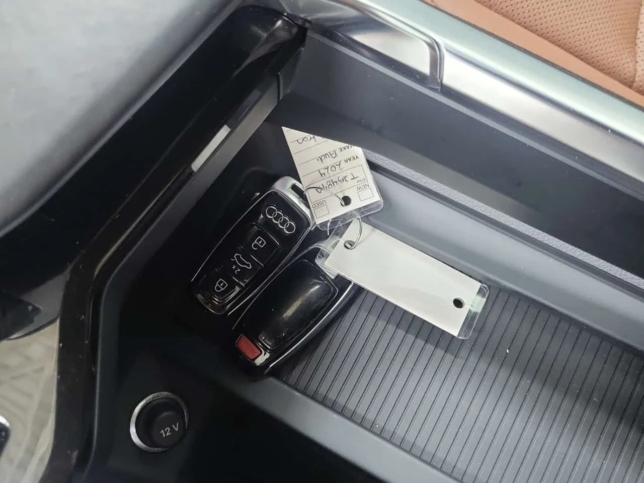 Audi E-Tron PROGRESSIV / CARFAX / CAMERA / АВТОКРЕДИТ , снимка 8 - Автомобили и джипове - 54906727