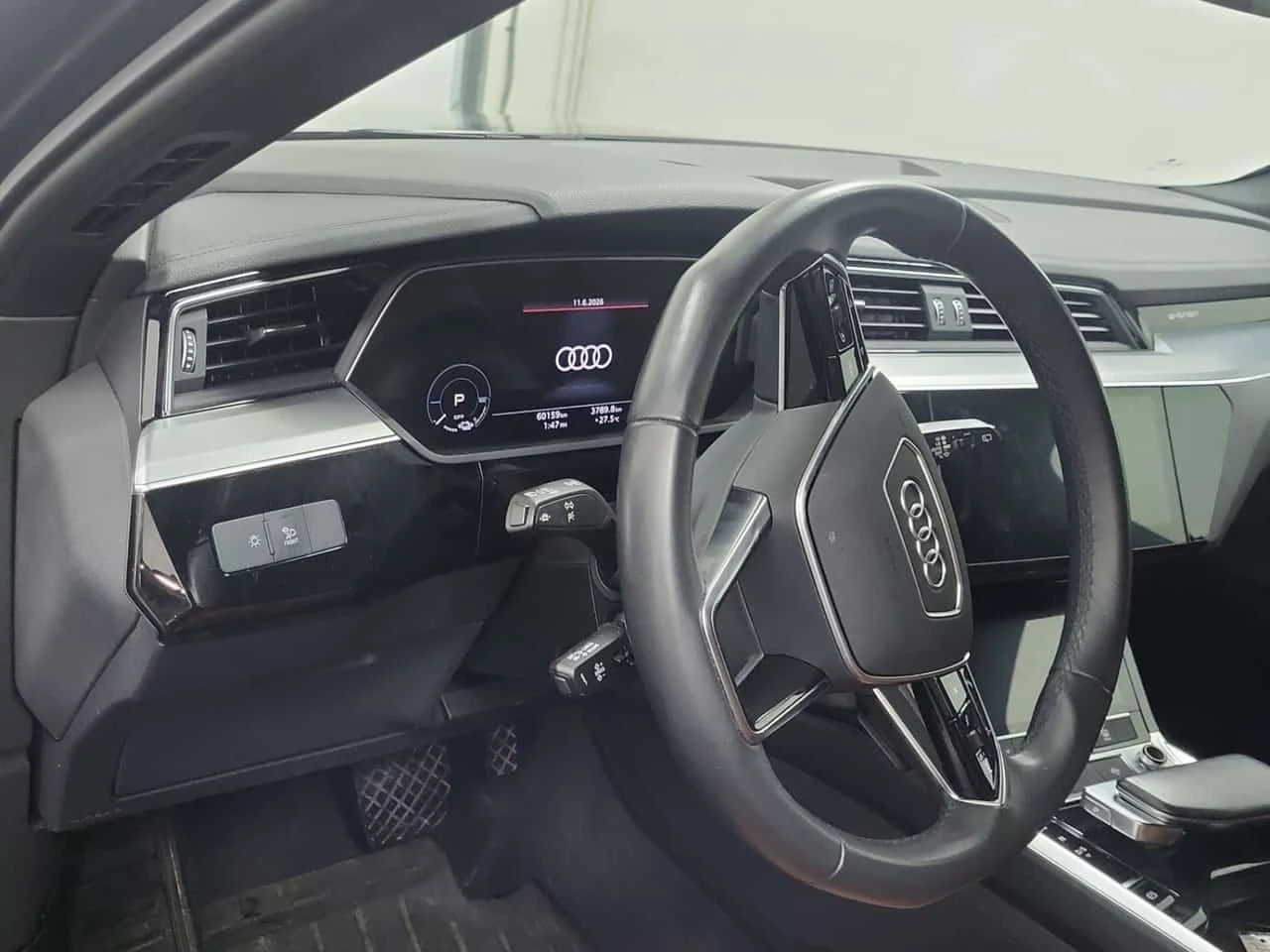 Audi E-Tron PROGRESSIV / CARFAX / CAMERA / АВТОКРЕДИТ , снимка 10 - Автомобили и джипове - 54906727
