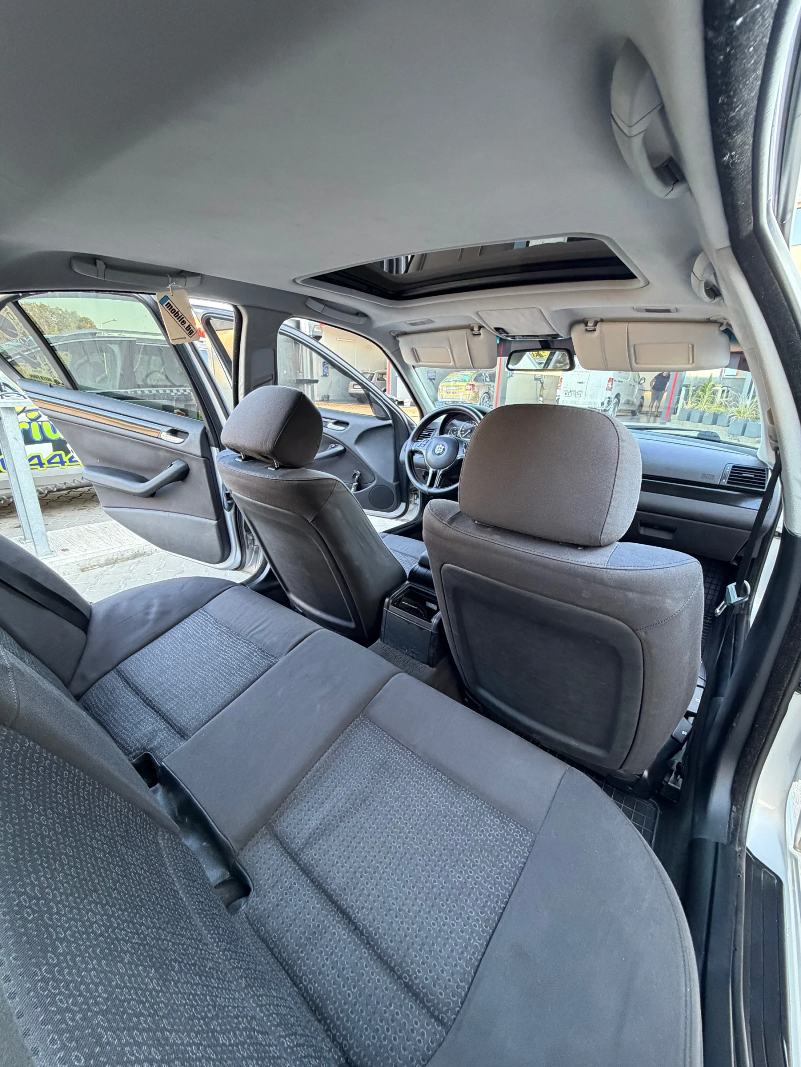 BMW 318 318 lci, снимка 11 - Автомобили и джипове - 55835969