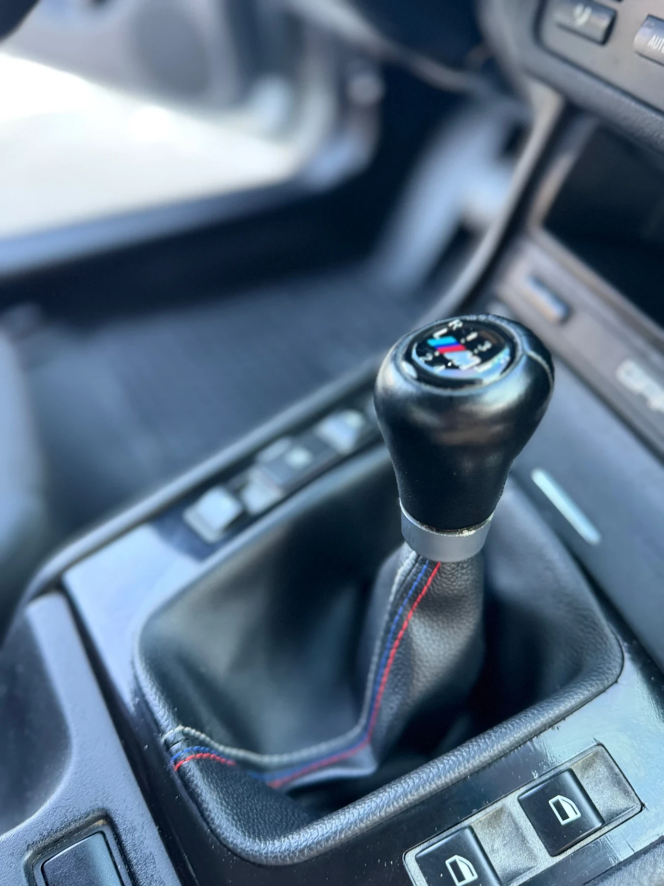 BMW 318 318 lci, снимка 9 - Автомобили и джипове - 55835969