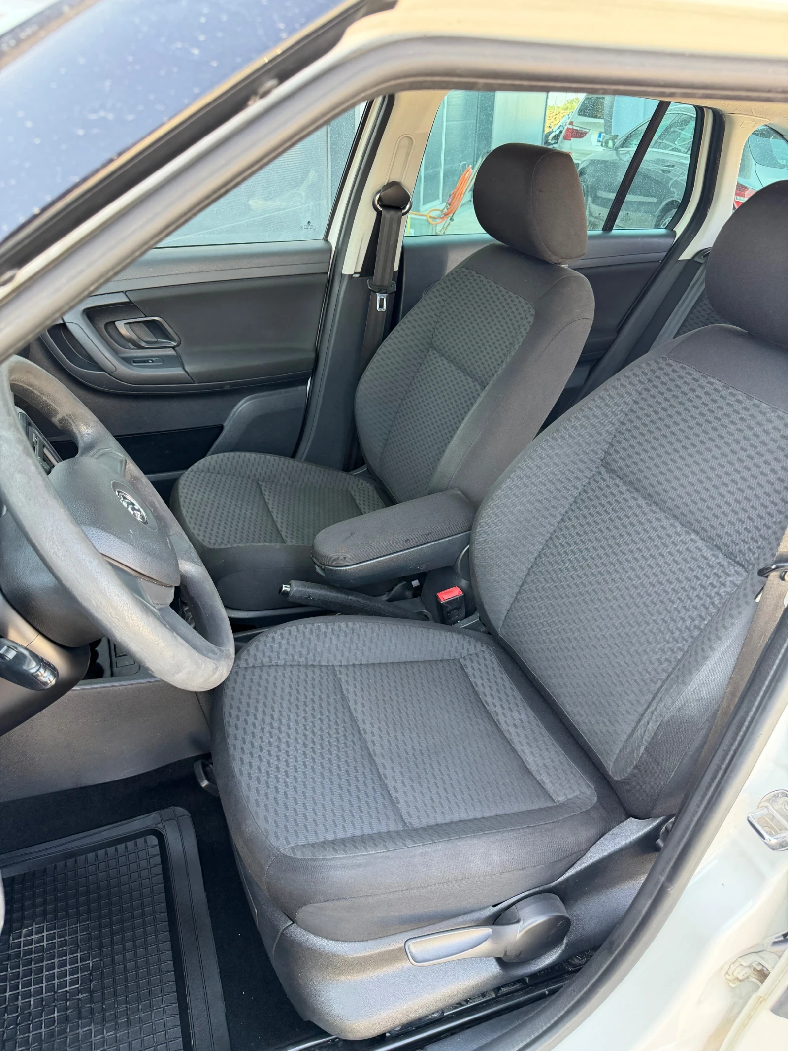 Skoda Fabia 1.6 TDI, снимка 10 - Автомобили и джипове - 55890439