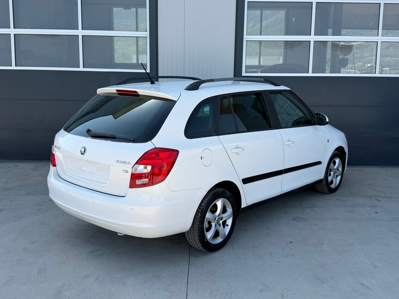 Skoda Fabia 1.6 TDI, снимка 4 - Автомобили и джипове - 55890439