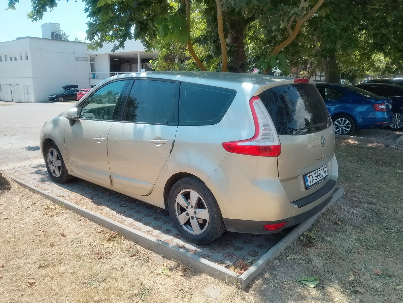 Renault Grand scenic 1.5, снимка 6 - Автомобили и джипове - 56060444