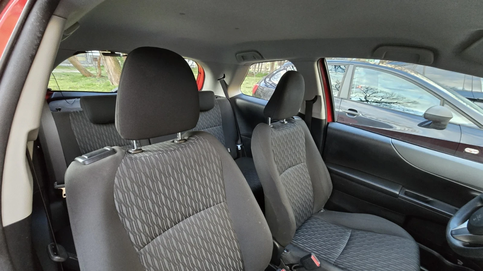 Toyota Yaris, снимка 15 - Автомобили и джипове - 56195300