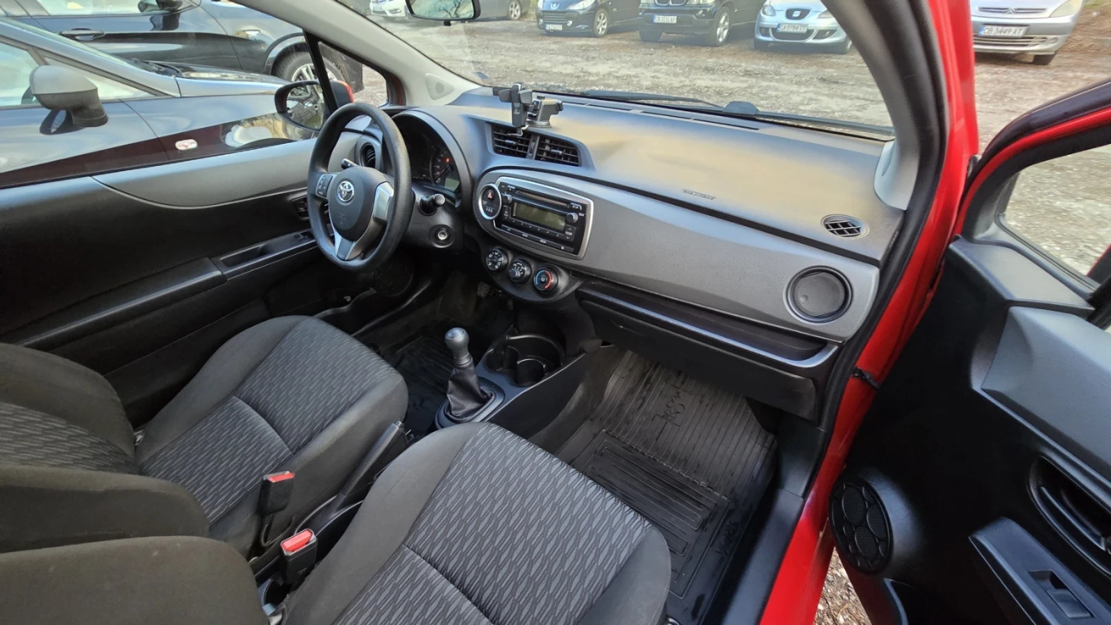 Toyota Yaris, снимка 14 - Автомобили и джипове - 56195300