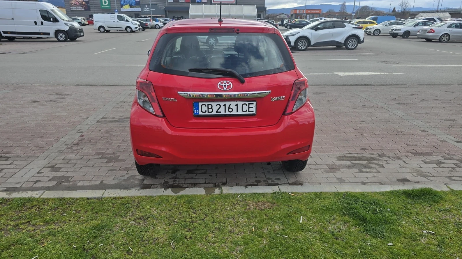 Toyota Yaris, снимка 8 - Автомобили и джипове - 56195300