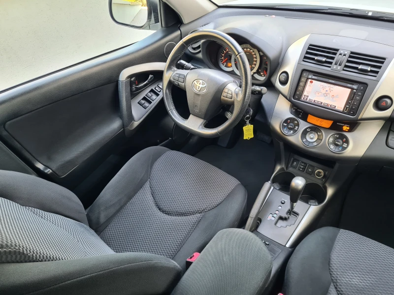 Toyota Rav4 2.2d 150ps Automatik 4x4, снимка 12 - Автомобили и джипове - 47410786