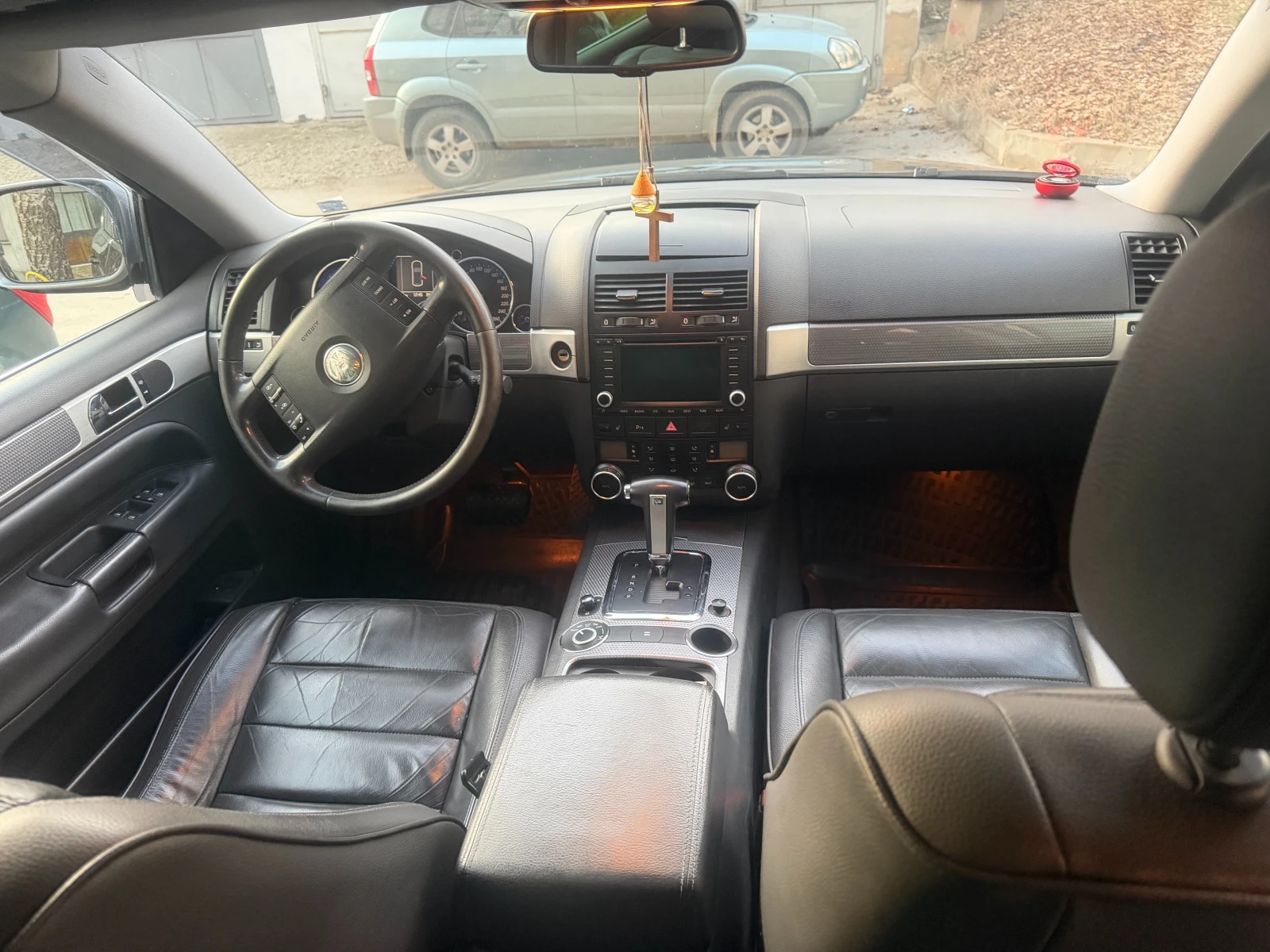 VW Touareg, снимка 6 - Автомобили и джипове - 53955615