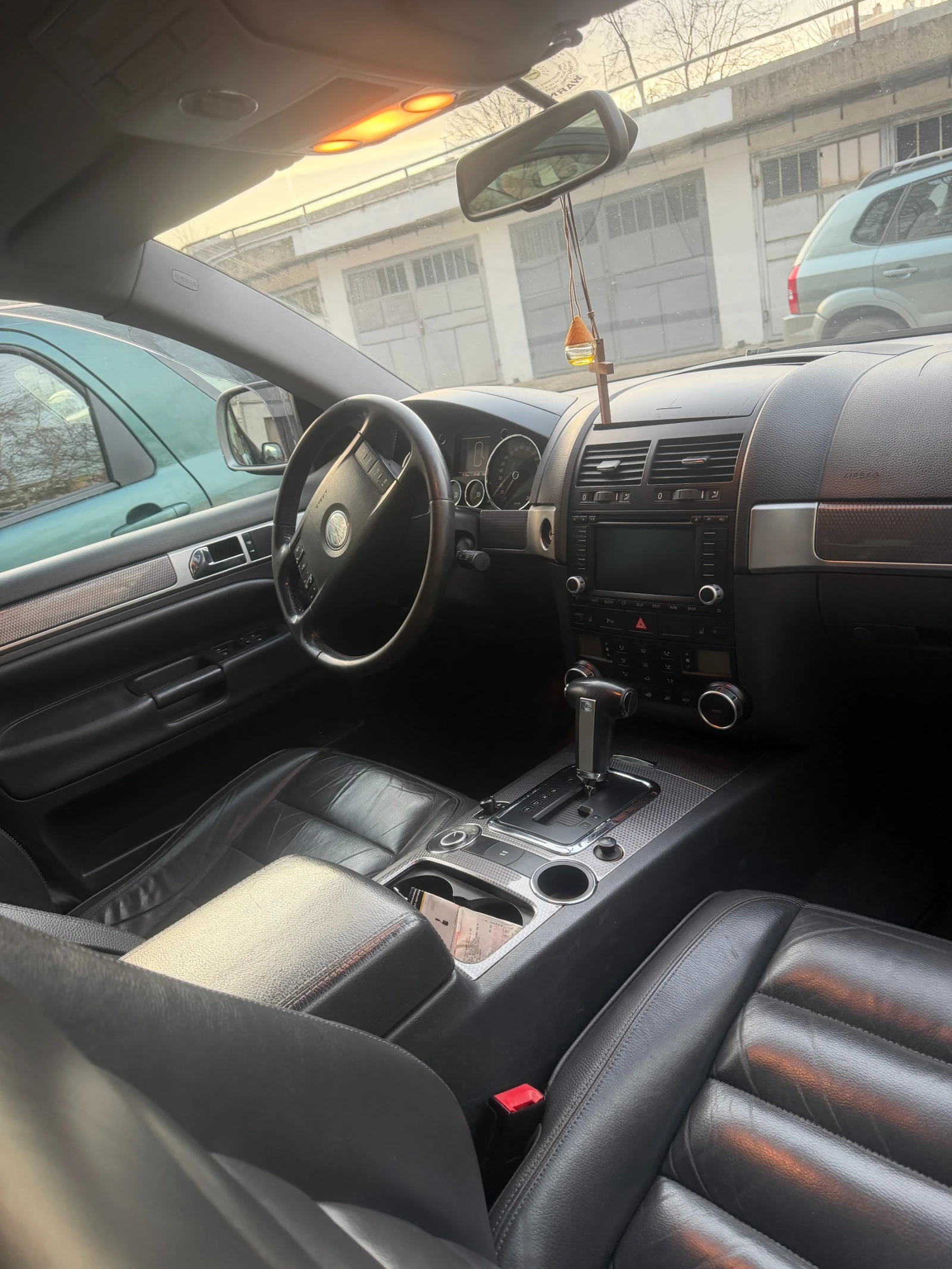 VW Touareg, снимка 5 - Автомобили и джипове - 53955615