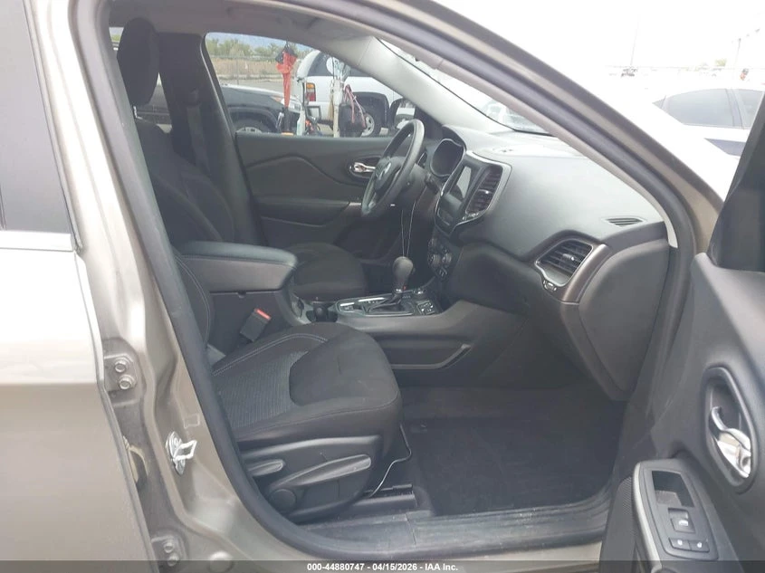 Jeep Cherokee 2.4l Latitude 4X4, снимка 5 - Автомобили и джипове - 54383747
