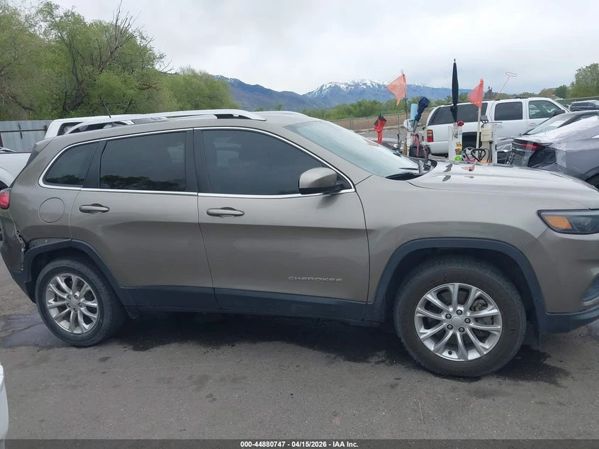Jeep Cherokee 2.4l Latitude 4X4, снимка 13 - Автомобили и джипове - 54383747