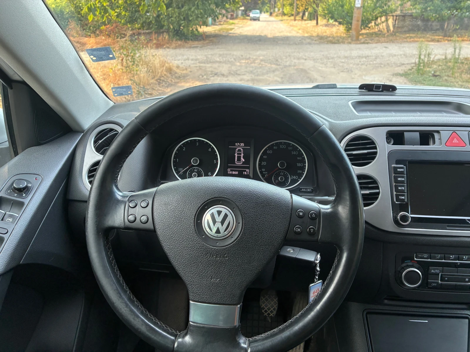 VW Tiguan, снимка 4 - Автомобили и джипове - 55823043