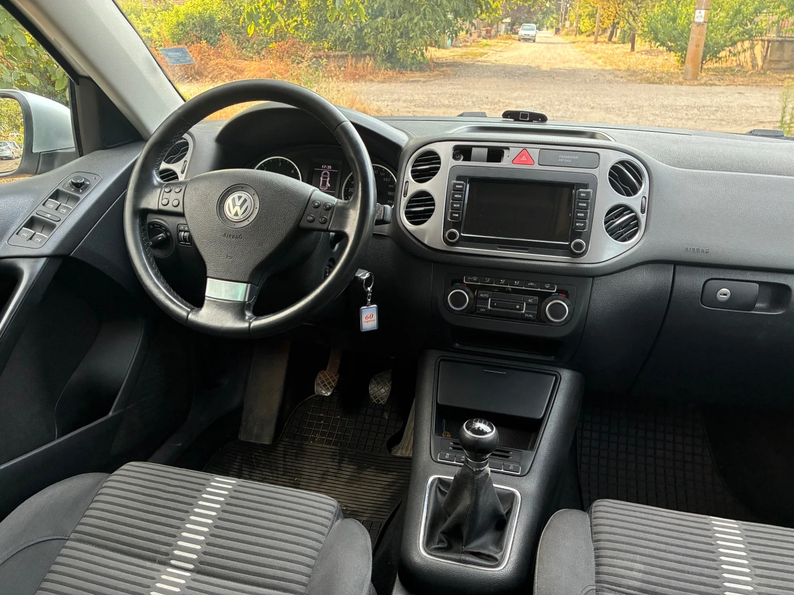 VW Tiguan, снимка 3 - Автомобили и джипове - 55823043