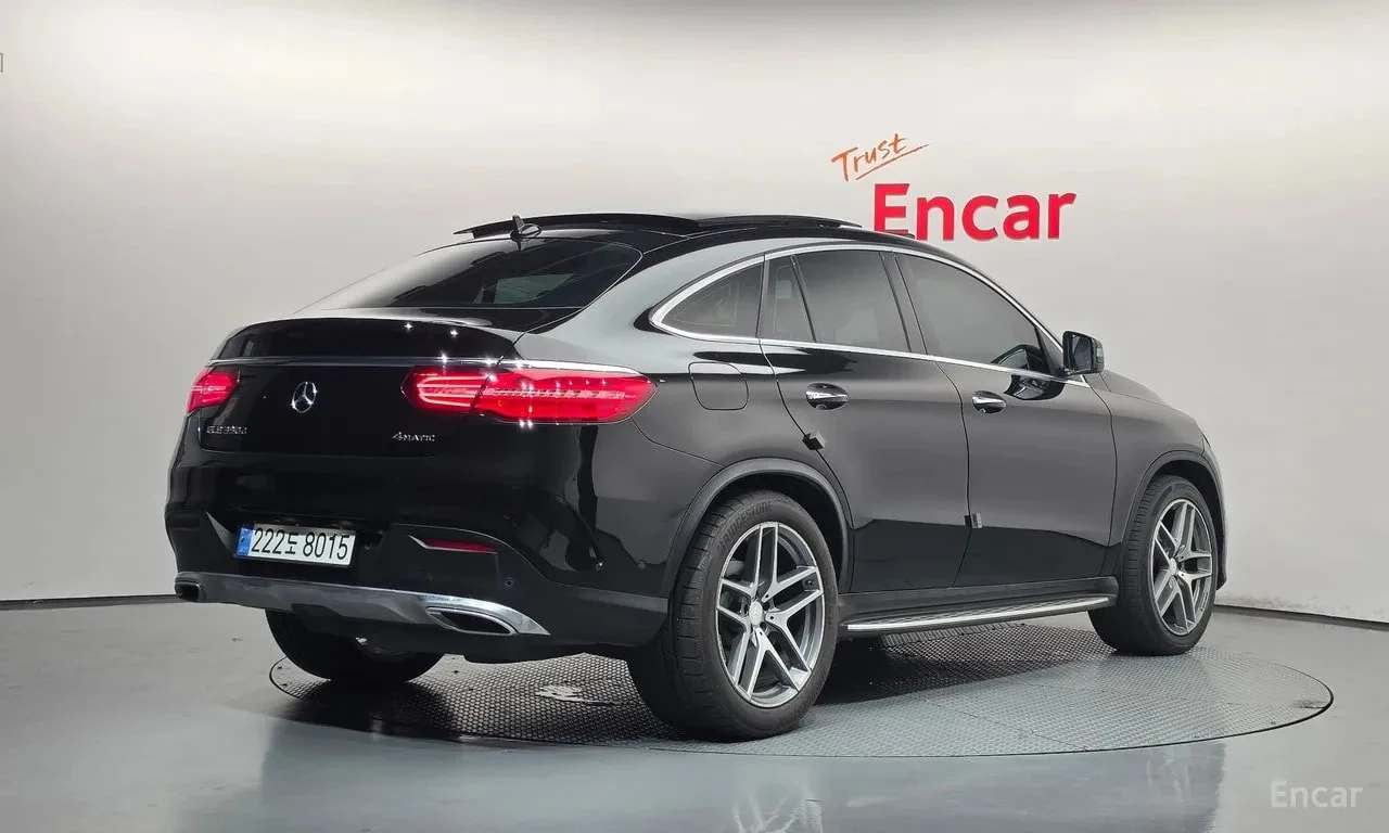 Mercedes-Benz GLE 350 АМГ ПАКТ/4MATIC Coupe/ДИСТРОНИК/360/ПОДГРЕВ/ХАРМАН, снимка 2 - Автомобили и джипове - 56155905