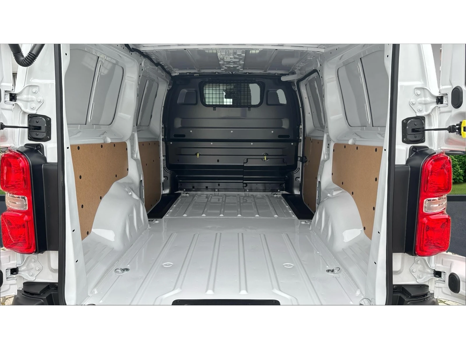 Toyota Proace VAN EV L2 75kWh, Месечна вноска от 222  , снимка 10 - Бусове и автобуси - 53947800