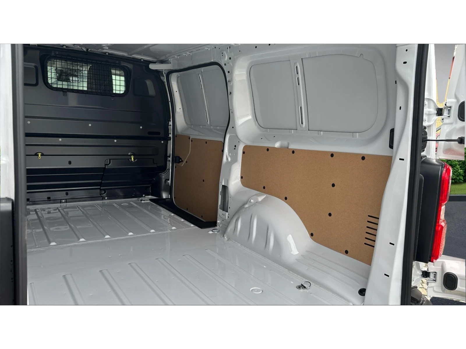 Toyota Proace VAN EV L2 75kWh, Месечна вноска от 222  , снимка 11 - Бусове и автобуси - 53947800