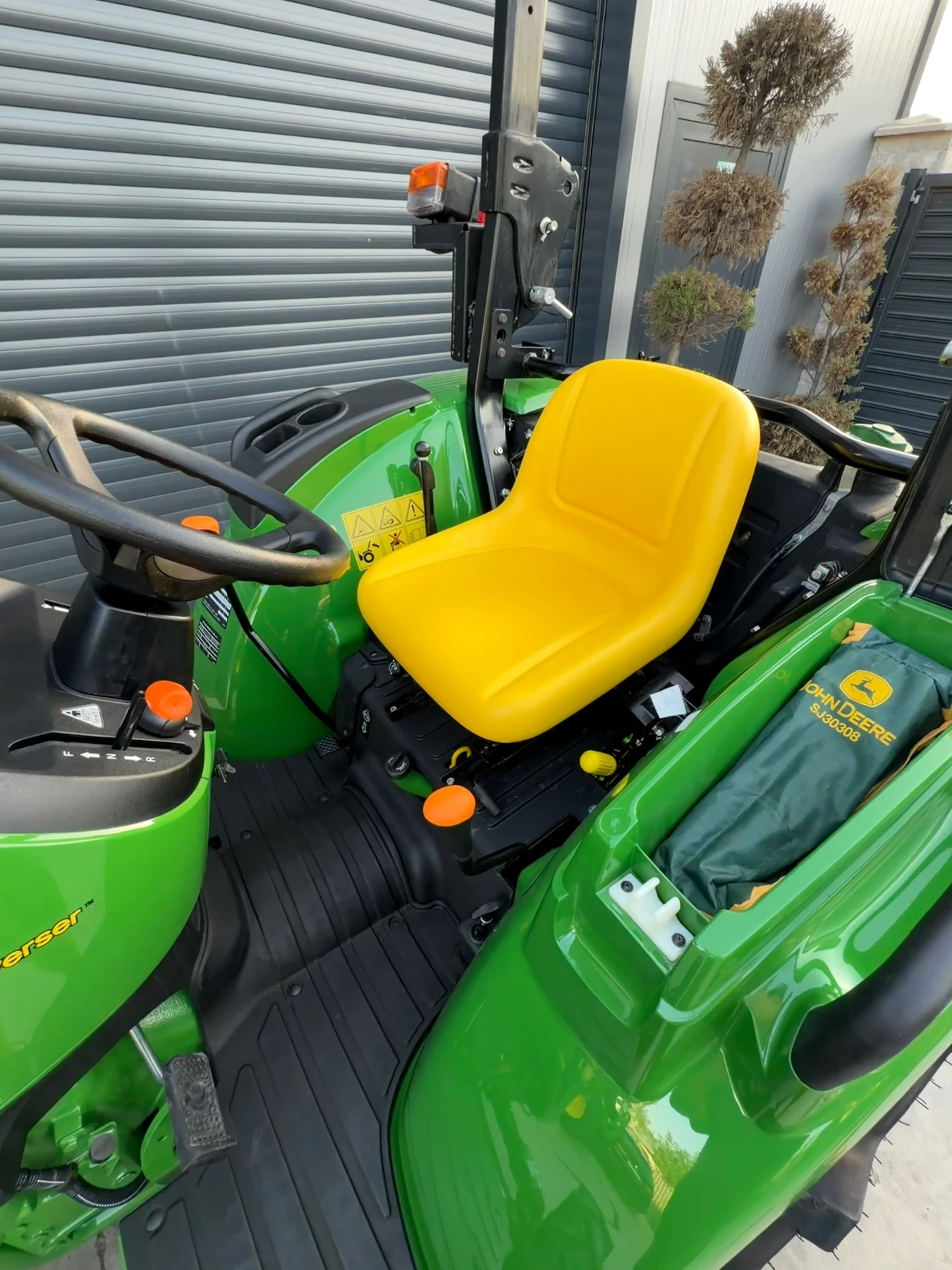 Трактор John Deere 3036E 0мч., снимка 12 - Селскостопанска техника - 55890756