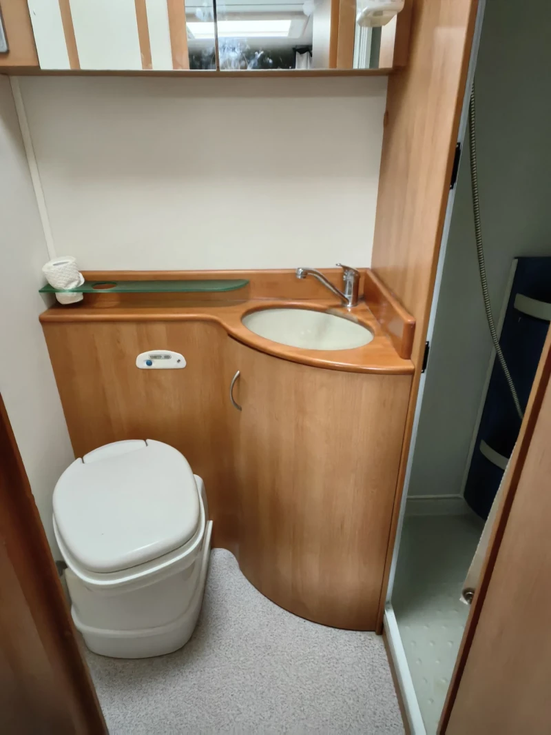 Кемпер Euramobil 635 LS, снимка 14 - Каравани и кемпери - 52655618