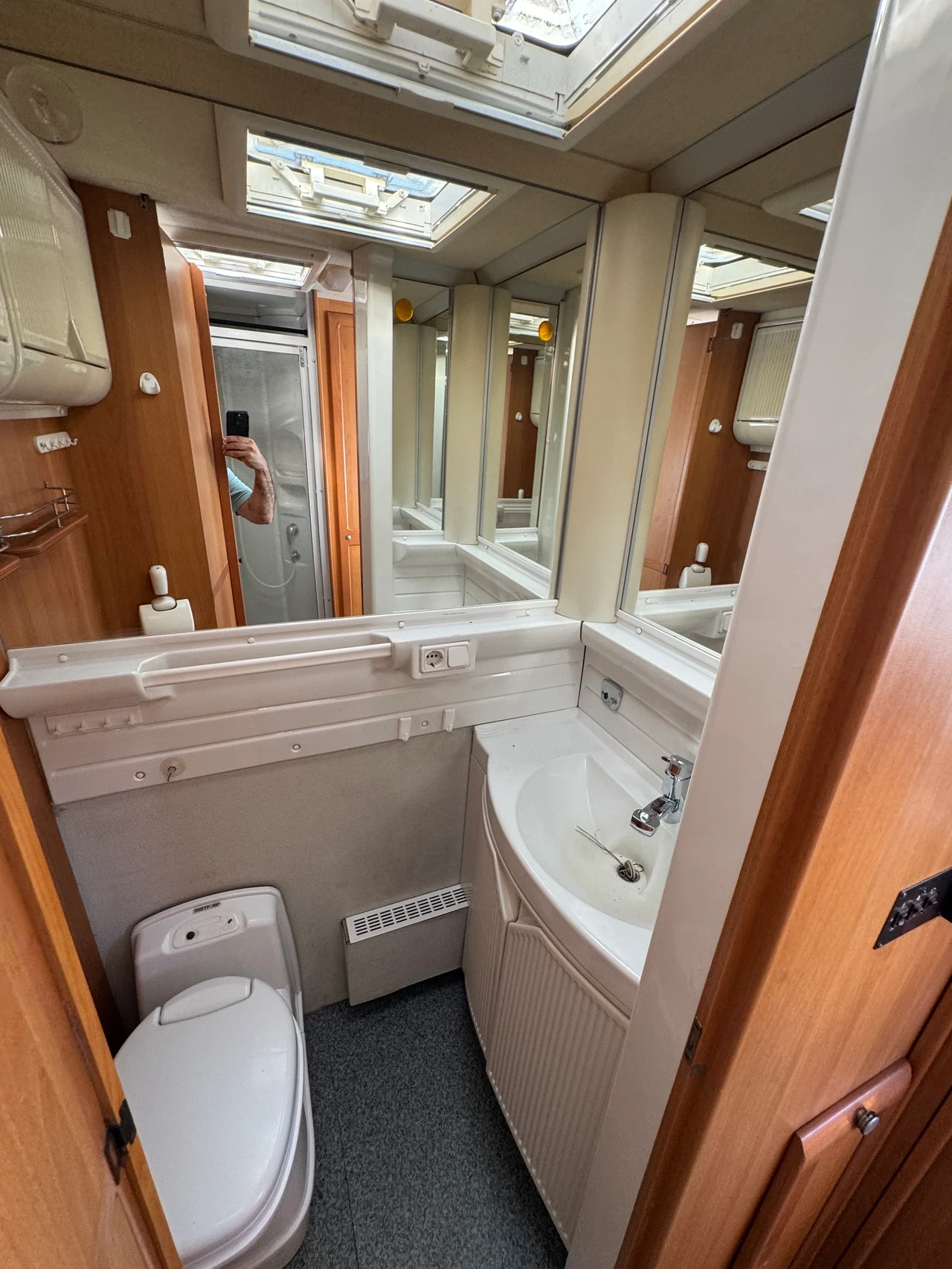 ������ Niesmann Bischoff 6700i | Mobile.bg � ����������� 14