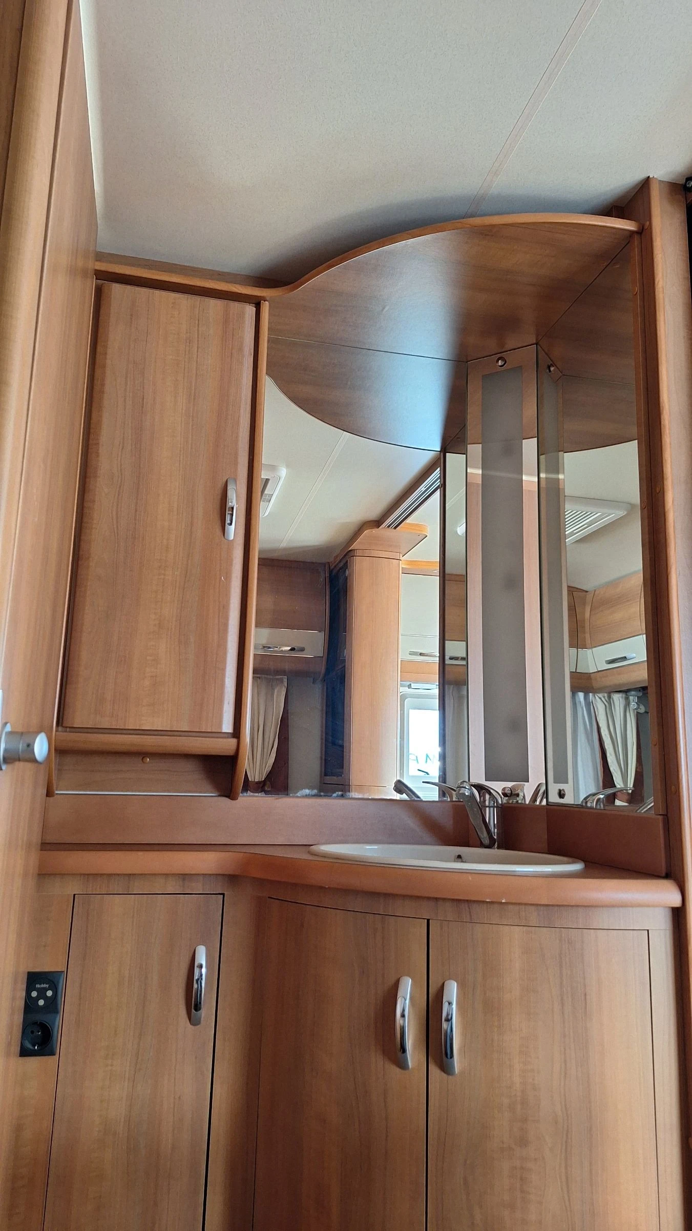�������� Hobby Excellent | Mobile.bg � ����������� 16