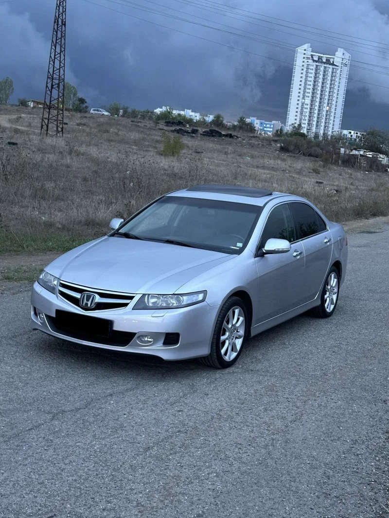 Honda Accord 2.4 Executive+ DISTRONIC FULL, снимка 1 - Автомобили и джипове - 47488628