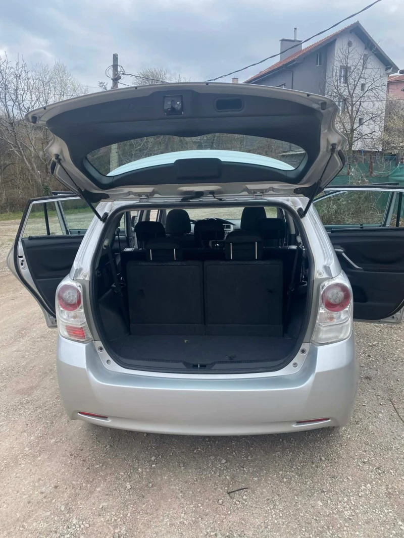 Toyota Verso D-4D 2.0, снимка 9 - Автомобили и джипове - 52538987