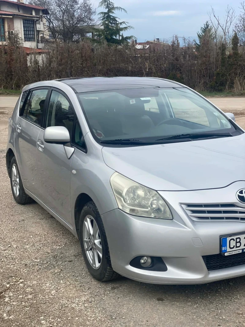 Toyota Verso D-4D 2.0, снимка 5 - Автомобили и джипове - 52538987